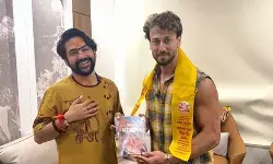 बागेश्वर बाबा से मिले टाइगर श्रॉफ, बालाजी पर फिल्म बनाने की योजना पर हुई चर्चा