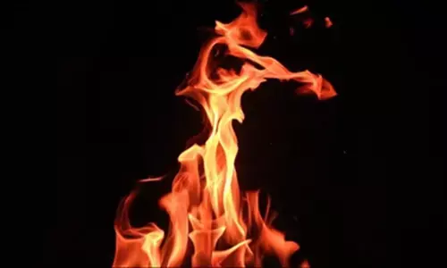 बिजनौर कोतवाली में दुष्कर्म पीड़िता ने खुद पर पेट्रोल डालकर लगाई आग, 60 फीसदी झुलसी; इंस्पेक्टर निलंबित