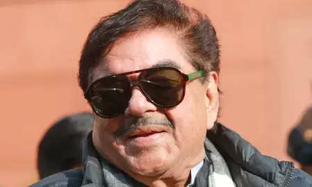 शत्रुघ्न सिन्हा ने कहा अमिताभ और जितेंद्र के साथ काम करने से हुआ फ़ायदा शत्रुघ्न सिन्हा ने कहा अमिताभ और जितेंद्र के साथ काम करने से हुआ फ़ायदा