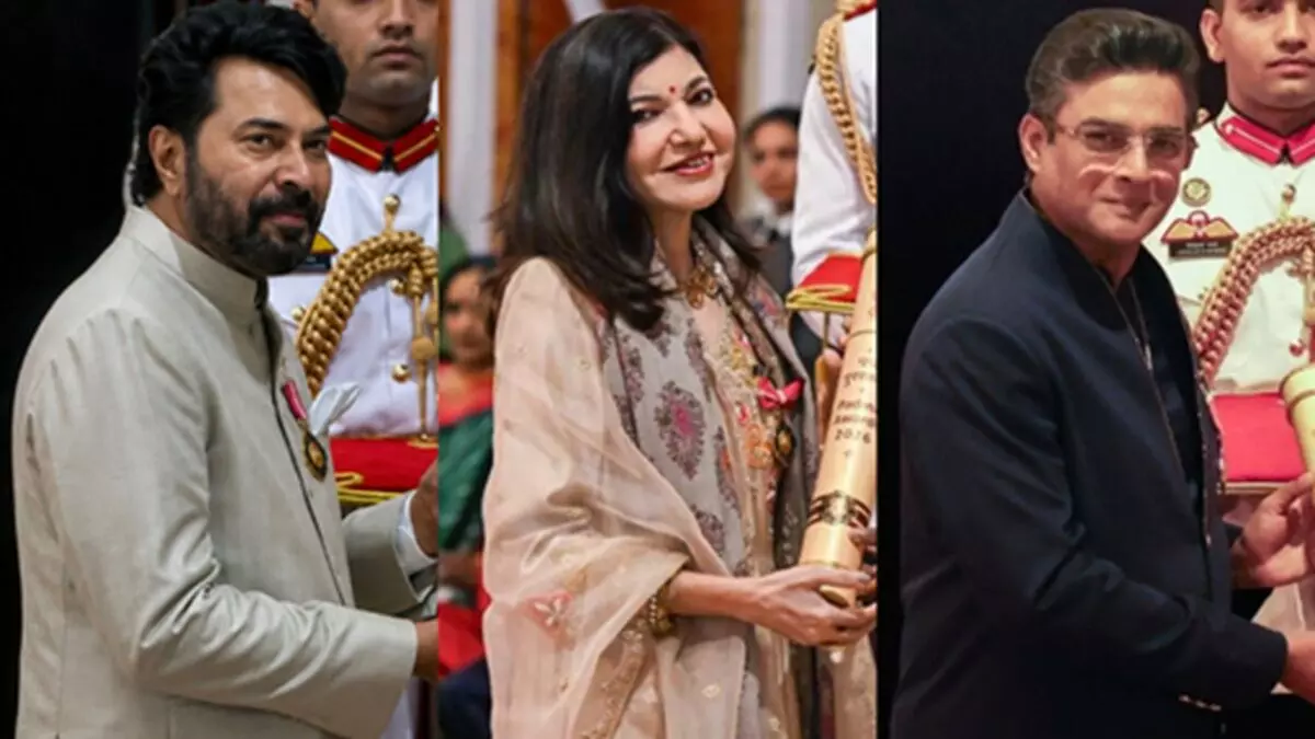 राष्ट्रपति ने 65 हस्तियों को पद्म पुरस्कारों से किया सम्मानित, रोहित शर्मा, आर माधवन, अलका याग्निक और ममूटी तक शामिल राष्ट्रपति ने 65 हस्तियों को पद्म पुरस्कारों से किया सम्मानित, रोहित शर्मा, आर माधवन, अलका याग्निक और ममूटी तक शामिल