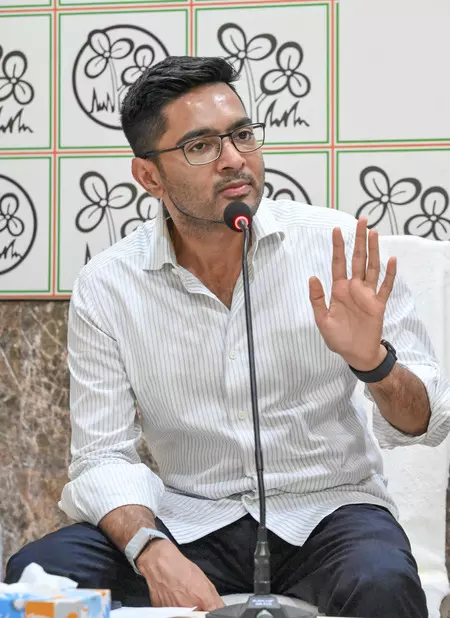 कलकत्ता हाईकोर्ट ने अभिषेक बनर्जी की विदेश यात्रा की अर्जी पर तेजी से सुनवाई की याचिका खारिज की कलकत्ता हाईकोर्ट ने अभिषेक बनर्जी की विदेश यात्रा की अर्जी पर तेजी से सुनवाई की याचिका खारिज की