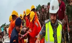 कोलकाता गोदाम हादसा: मलबे में फंसे मजदूरों को निकालने का काम जारी