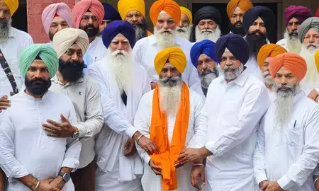 बेअदबी मामले की जांच सीबीआई को सौंपने की मांग, अकाली दल ने भगवंत मान पर लगाए आरोप बेअदबी मामले की जांच सीबीआई को सौंपने की मांग, अकाली दल ने भगवंत मान पर लगाए आरोप