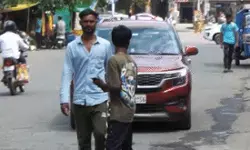 पैसा देंगे गाड़ीवाले तो पैदल वालों को कौन पूछे? पैसा देंगे गाड़ीवाले तो पैदल वालों को कौन पूछे?