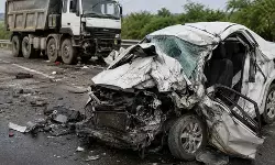 मध्य प्रदेश के मंदसौर में दिल्ली-मुंबई एक्सप्रेसवे पर कार की ट्रक से टक्कर: चार की मौत, दो घायल