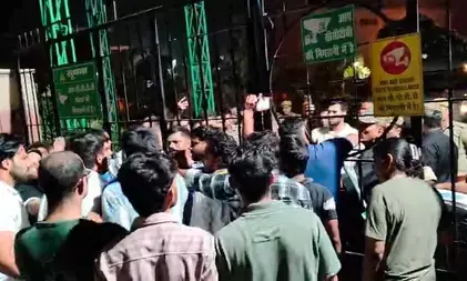ग्रेटर नोएडा: जिम्स अस्पताल में आउटसोर्स कर्मचारियों के धरने पर बवाल, पुलिस पर मारपीट के आरोप, प्रशासन ने आरोपों को बताया निराधार