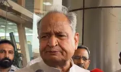 राजस्थान: अशोक गहलोत ने बाड़मेर रिफाइनरी परियोजना में पांच साल की देरी पर सवाल उठाए राजस्थान: अशोक गहलोत ने बाड़मेर रिफाइनरी परियोजना में पांच साल की देरी पर सवाल उठाए