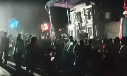 रतलाम में मोहर्रम जुलूस में बड़ा हादसा: हाईटेंशन लाइन से ताजिया टकराया, दो लोगों की मौत; कई घायल और झुलसे