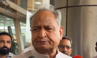 राजस्थान: अशोक गहलोत ने बाड़मेर रिफाइनरी परियोजना में पांच साल की देरी पर सवाल उठाए राजस्थान: अशोक गहलोत ने बाड़मेर रिफाइनरी परियोजना में पांच साल की देरी पर सवाल उठाए