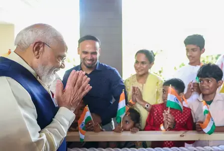 सेशेल्स में भारतीयों का प्यार और योगदान, दोनों देशों के रिश्तों की मजबूत कड़ी: पीएम मोदी सेशेल्स में भारतीयों का प्यार और योगदान, दोनों देशों के रिश्तों की मजबूत कड़ी: पीएम मोदी