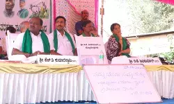 बिदादी टाउनशिप विवाद: कुमारस्वामी ने जनसभा में सीएम शिवकुमार के लिए खाली कुर्सी रखी, खुले मंच पर बहस की दी चुनौती बिदादी टाउनशिप विवाद: कुमारस्वामी ने जनसभा में सीएम शिवकुमार के लिए खाली कुर्सी रखी, खुले मंच पर बहस की दी चुनौती