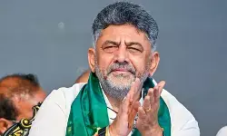 इतिहास बनाना चाहता हूं, जनहित में जमीन देने वालों के सम्मान में बनेगी कृतज्ञता की दीवार : डीके शिवकुमार इतिहास बनाना चाहता हूं, जनहित में जमीन देने वालों के सम्मान में बनेगी कृतज्ञता की दीवार : डीके शिवकुमार