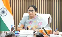 दिल्ली सरकार की बड़ी कार्रवाई: दवा खरीद एजेंसी में सात अधिकारी-कर्मचारी निलंबित दिल्ली सरकार की बड़ी कार्रवाई: दवा खरीद एजेंसी में सात अधिकारी-कर्मचारी निलंबित