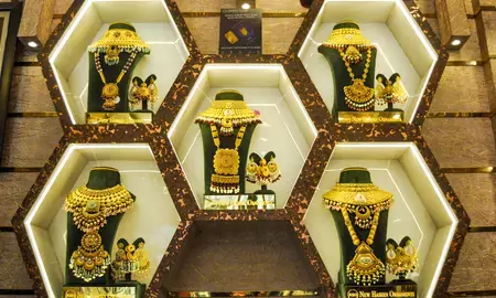 इस हफ्ते गिरा सोना, चांदी का दाम भी घटा