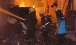महाराष्ट्र: भिवंडी में गोदाम में लगी भीषण आग, दमकल की तीन गाड़ियां मौके पर मौजूद महाराष्ट्र: भिवंडी में गोदाम में लगी भीषण आग, दमकल की तीन गाड़ियां मौके पर मौजूद
