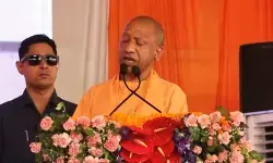 हाथरस में सीएम योगी का अखिलेश पर वार, कहा- एक बार रामलला के दर्शन कर लीजिए, सद्बुद्धि आ जाएगी