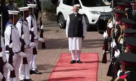 प्रधानमंत्री नरेंद्र मोदी की सेशेल्स यात्रा.. स्टेट हाउस में दिया गया भव्य गार्ड ऑफ ऑनर, द्विपक्षीय और रक्षा सहयोग पर हुई चर्चा