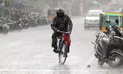 तमिलनाडु के चार जिलों में भारी बारिश का अनुमान तमिलनाडु के चार जिलों में भारी बारिश का अनुमान