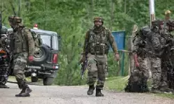 सोपोर में सुरक्षाबलों की बड़ी कार्रवाई: AK-47, ग्रेनेड और गोला-बारूद बरामद, आतंकियों की साजिश नाकाम सोपोर में सुरक्षाबलों की बड़ी कार्रवाई: AK-47, ग्रेनेड और गोला-बारूद बरामद, आतंकियों की साजिश नाकाम