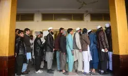 पाकिस्तान ने दिया बिना वैध वीजा वाले अफगान नागरिकों को गिरफ्तार करने का आदेश पाकिस्तान ने दिया बिना वैध वीजा वाले अफगान नागरिकों को गिरफ्तार करने का आदेश