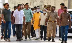 राम मंदिर चढ़ावा मामला: 14 दिन की न्यायिक हिरासत में भेजे गए गिरफ्तार आठों आरोपी राम मंदिर चढ़ावा मामला: 14 दिन की न्यायिक हिरासत में भेजे गए गिरफ्तार आठों आरोपी