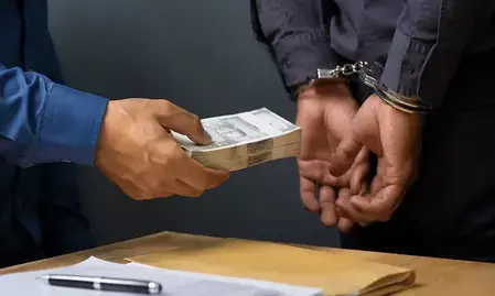 जयपुर: 80,000 रुपए रिश्वत मामले में एसीबी ने नगर निकाय इंजीनियर को किया गिरफ्तार जयपुर: 80,000 रुपए रिश्वत मामले में एसीबी ने नगर निकाय इंजीनियर को किया गिरफ्तार