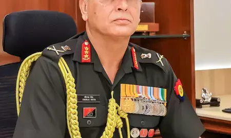 3 दशक बाद आर्मर्ड कॉर्प्स से बना नया आर्मी चीफ, जानें जनरल धीरज सेठ का नेक्स्ट-जेन विजन