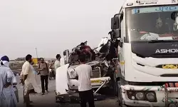 पंजाब: बठिंडा-बीकानेर हाईवे पर ट्रक से टकराई ट्रैवलर, चार अमरनाथ तीर्थयात्रियों की मौके पर मौत पंजाब: बठिंडा-बीकानेर हाईवे पर ट्रक से टकराई ट्रैवलर, चार अमरनाथ तीर्थयात्रियों की मौके पर मौत