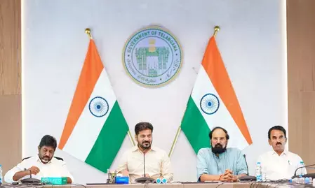 तेलंगाना: सीएम रेवंत रेड्डी ने विभागों से लक्ष्य हासिल करने के लिए राजस्व जुटाने पर ध्यान देने को कहा तेलंगाना: सीएम रेवंत रेड्डी ने विभागों से लक्ष्य हासिल करने के लिए राजस्व जुटाने पर ध्यान देने को कहा