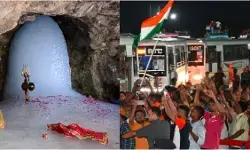 अमरनाथ यात्रा की औपचारिक शुरुआत, उपराज्यपाल ने जम्मू से पहले जत्थे को हरी झंडी दिखाकर किया रवाना अमरनाथ यात्रा की औपचारिक शुरुआत, उपराज्यपाल ने जम्मू से पहले जत्थे को हरी झंडी दिखाकर किया रवाना
