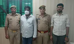नोएडा: पीजी से चोरी करने वाला तामिलनाडू का शातिर चोर गिरफ्तार, 6 लैपटॉप, 7 मोबाइल, बाइक और नकदी बरामद