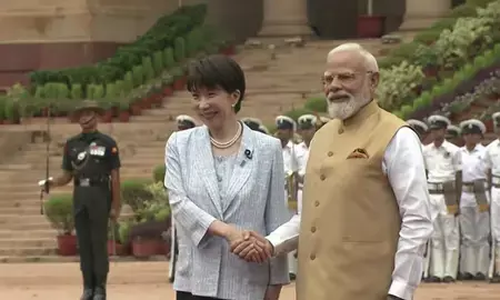 पीएम मोदी से मिलीं जापानी समकक्ष साने ताकाइची, राष्ट्रपति भवन में किया गया औपचारिक स्वागत पीएम मोदी से मिलीं जापानी समकक्ष साने ताकाइची, राष्ट्रपति भवन में किया गया औपचारिक स्वागत