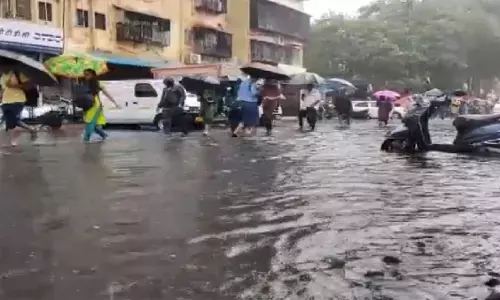 मुंबई में मूसलाधार बारिश से हालात बिगड़े, कई इलाकों में जलभराव; IMD का रेड अलर्ट जारी मुंबई में मूसलाधार बारिश से हालात बिगड़े, कई इलाकों में जलभराव; IMD का रेड अलर्ट जारी