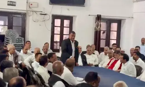 राम मंदिर चढ़ावा चोरी मामले में अयोध्या की सड़कों पर उतरे वकील, बोले- चंपत राय पर FIR दर्ज करो