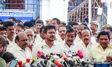 तमिलनाडु : उदयनिधि स्टालिन ने राज्यपाल के मदुरै निरीक्षण की कड़ी आलोचना की तमिलनाडु : उदयनिधि स्टालिन ने राज्यपाल के मदुरै निरीक्षण की कड़ी आलोचना की
