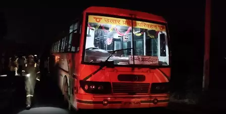 उत्तर प्रदेश: एटा में तेज रफ्तार कैंटर ने रोडवेज बस में मारी टक्कर, 4 यात्रियों की मौत उत्तर प्रदेश: एटा में तेज रफ्तार कैंटर ने रोडवेज बस में मारी टक्कर, 4 यात्रियों की मौत