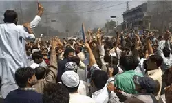 पीओके में पाकिस्तान के खिलाफ उग्र हुआ आंदोलन, 80 हजार लोगों की रैली; नेता बोले- हथियार सेना ने दिए, अब हमें आतंकी बता रहे पीओके में पाकिस्तान के खिलाफ उग्र हुआ आंदोलन, 80 हजार लोगों की रैली; नेता बोले- हथियार सेना ने दिए, अब हमें आतंकी बता रहे