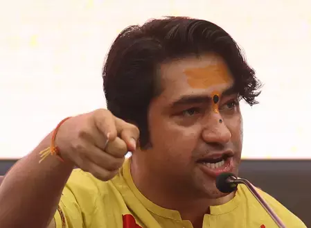 धीरेंद्र शास्त्री बोले, संतों और मठ-मंदिरों के खिलाफ रचा जा रहा षड्यंत्र, अयोध्या में किए हनुमानगढ़ी के दर्शन धीरेंद्र शास्त्री बोले, संतों और मठ-मंदिरों के खिलाफ रचा जा रहा षड्यंत्र, अयोध्या में किए हनुमानगढ़ी के दर्शन