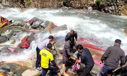 उत्तराखंड: यमुनोत्री धाम में पुलिस व सुरक्षा बलों ने चलाया विशेष स्वच्छता अभियान उत्तराखंड: यमुनोत्री धाम में पुलिस व सुरक्षा बलों ने चलाया विशेष स्वच्छता अभियान