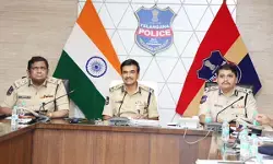 तेलंगाना के डीजीपी ने बुलाई अधिकारियों की बैठक, प्रत्यक्ष और प्रभावी पुलिसिंग पर दिया जोर तेलंगाना के डीजीपी ने बुलाई अधिकारियों की बैठक, प्रत्यक्ष और प्रभावी पुलिसिंग पर दिया जोर