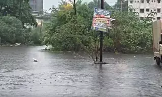ठाणे के मुंब्रा में बारिश के पानी में करंट से किशोरी की मौत, मुंबई में भारी बारिश से जनजीवन प्रभावित ठाणे के मुंब्रा में बारिश के पानी में करंट से किशोरी की मौत, मुंबई में भारी बारिश से जनजीवन प्रभावित