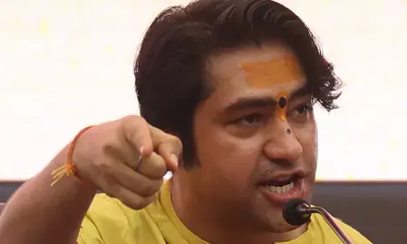 धीरेंद्र शास्त्री बोले, संतों और मठ-मंदिरों के खिलाफ रचा जा रहा षड्यंत्र, अयोध्या में किए हनुमानगढ़ी के दर्शन