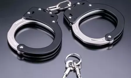 गुजरात एटीएस की बड़ी कार्रवाई, जैश के 8 संदिग्ध आतंकी गिरफ्तार गुजरात एटीएस की बड़ी कार्रवाई, जैश के 8 संदिग्ध आतंकी गिरफ्तार