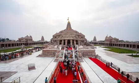 आरएसएस की कार्रवाई की मांग के बाद गरमाया राम मंदिर चढ़ावा विवाद, विपक्ष ने उठाए सवाल आरएसएस की कार्रवाई की मांग के बाद गरमाया राम मंदिर चढ़ावा विवाद, विपक्ष ने उठाए सवाल