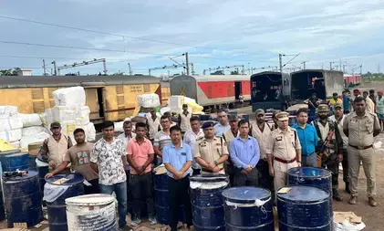 अगरतला रेलवे स्टेशन पर 2.36 करोड़ रुपए के प्रतिबंधित कफ सिरप जब्त, पुलिस ने राज्य को नशा-मुक्त बनाने का दोहराया संकल्प अगरतला रेलवे स्टेशन पर 2.36 करोड़ रुपए के प्रतिबंधित कफ सिरप जब्त, पुलिस ने राज्य को नशा-मुक्त बनाने का दोहराया संकल्प