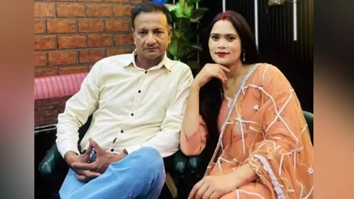 Meerut Murder: दंपति में विवाद बना जानलेवा, पति ने इंटरनेट मीडिया इंफ्लुएंसर की चाकू से गोदकर हत्या के बाद किया आत्महत्या का प्रयास Meerut Murder: दंपति में विवाद बना जानलेवा, पति ने इंटरनेट मीडिया इंफ्लुएंसर की चाकू से गोदकर हत्या के बाद किया आत्महत्या का प्रयास