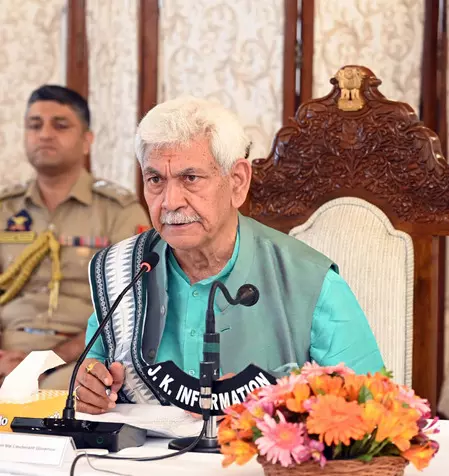 अमरनाथ यात्रा: तय रजिस्ट्रेशन तारीख पर ही पहुंचे श्रद्धालु, एलजी मनोज सिन्हा की अपील अमरनाथ यात्रा: तय रजिस्ट्रेशन तारीख पर ही पहुंचे श्रद्धालु, एलजी मनोज सिन्हा की अपील