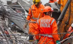 चंडीगढ़ में हड़कंप: औद्योगिक क्षेत्र में इमारत ढही, अफरा-तफरी मची चंडीगढ़ में हड़कंप: औद्योगिक क्षेत्र में इमारत ढही, अफरा-तफरी मची