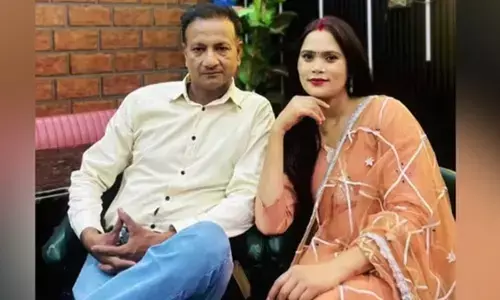 Meerut Murder: दंपति में विवाद बना जानलेवा, पति ने इंटरनेट मीडिया इंफ्लुएंसर की चाकू से गोदकर हत्या के बाद किया आत्महत्या का प्रयास Meerut Murder: दंपति में विवाद बना जानलेवा, पति ने इंटरनेट मीडिया इंफ्लुएंसर की चाकू से गोदकर हत्या के बाद किया आत्महत्या का प्रयास