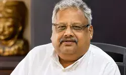 भारतीय शेयर बाजार के बिग बुल: राकेश झुनझुनवाला आखिर कैसे बने 5,000 रुपए से 40,000 करोड़ रुपए का साम्राज्य खड़ा करने वाले निवेश के बेताज बादशाह भारतीय शेयर बाजार के बिग बुल: राकेश झुनझुनवाला आखिर कैसे बने 5,000 रुपए से 40,000 करोड़ रुपए का साम्राज्य खड़ा करने वाले निवेश के बेताज बादशाह